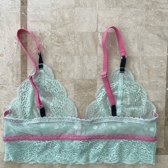 Cosmopolitan lacy eyelet bralette - Picture 2 of 6